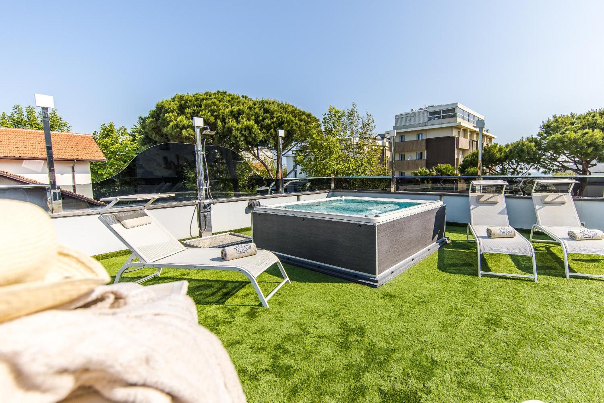 Royal Boutique Hotel Riccione Esterno foto